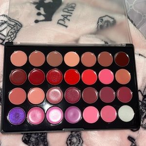 BH COSMETICS LIP PALETTE